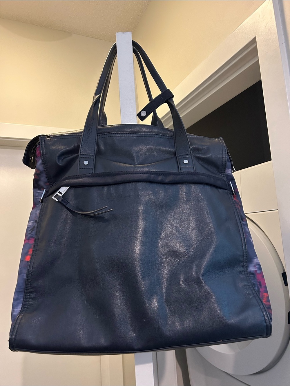 Lululemon Follow Your Bliss Tote Bag - Picture 2 of 3